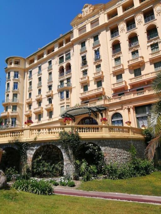 Imperial Palace Bord De Mer Ментона Екстериор снимка